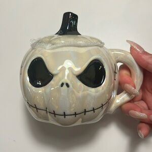 NEW Disney’s The Nightmare Before Christmas hand painted mug w/lid